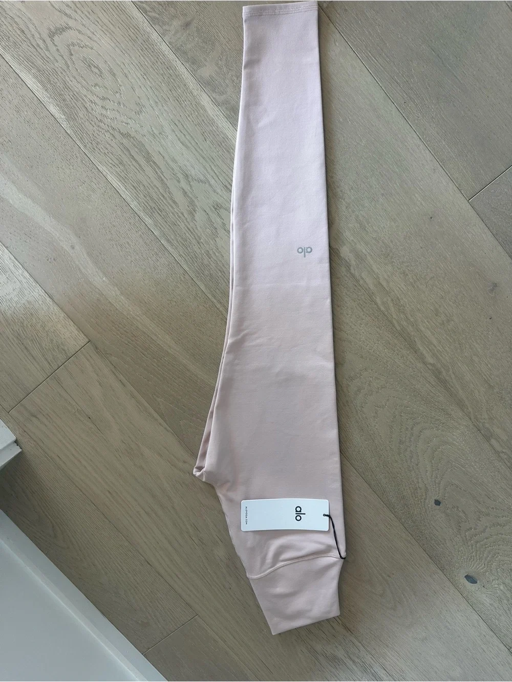 brand new light pink alo leggings!!